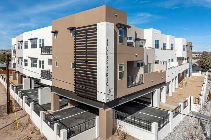 Building Photo - Villas @ Rio