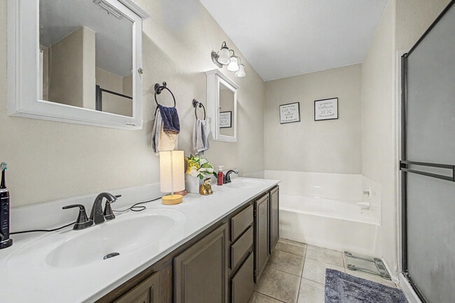 Building Photo - 761 E Rosemonte Dr