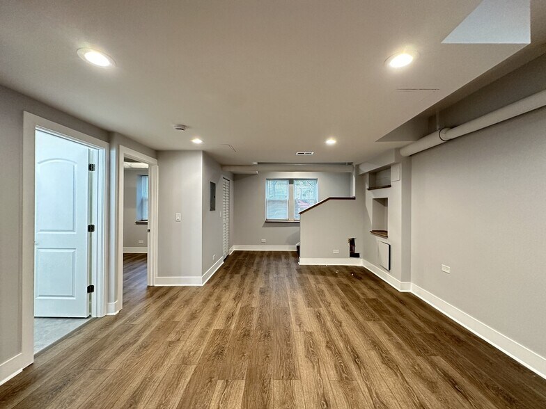 Building Photo - 5010 N Springfield Ave