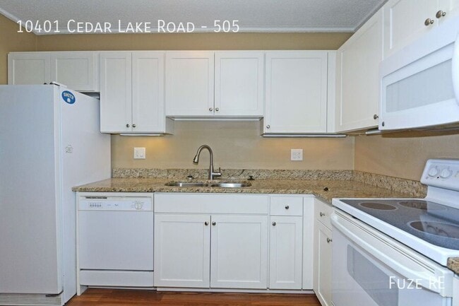 Building Photo - 10401 Cedar Lk Rd S