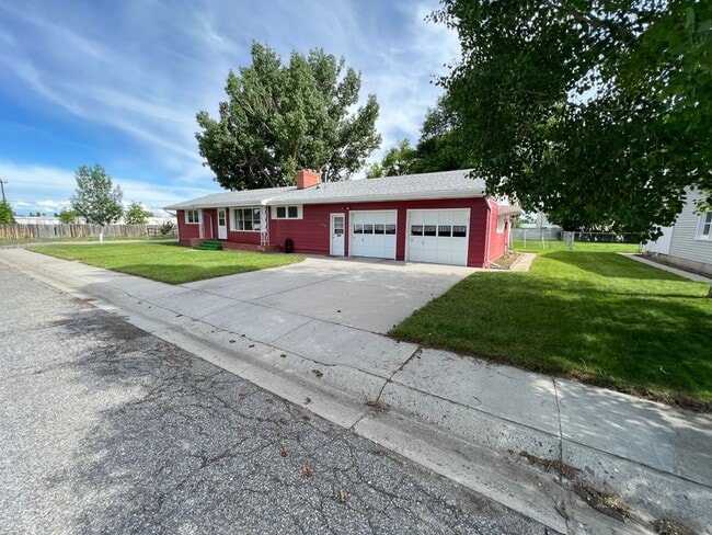 Building Photo - 429 E Pine St