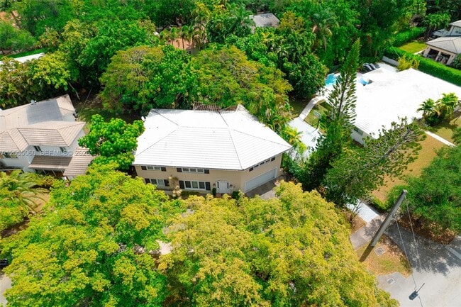Building Photo - 580 University Dr