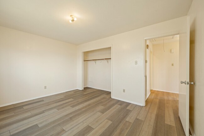 Building Photo - 4330 Willow Beach Dr