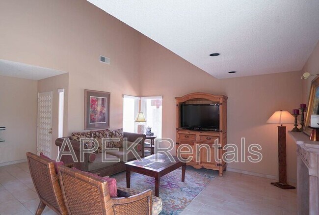 Building Photo - 211 Canyon Cir N