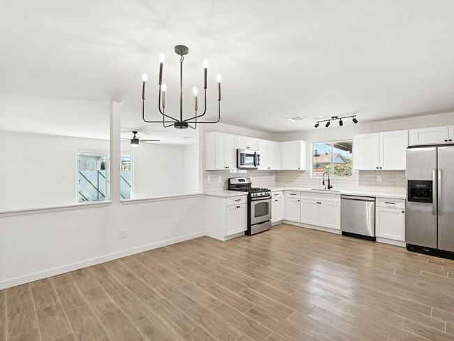 Building Photo - Fully upgraded home with garage!