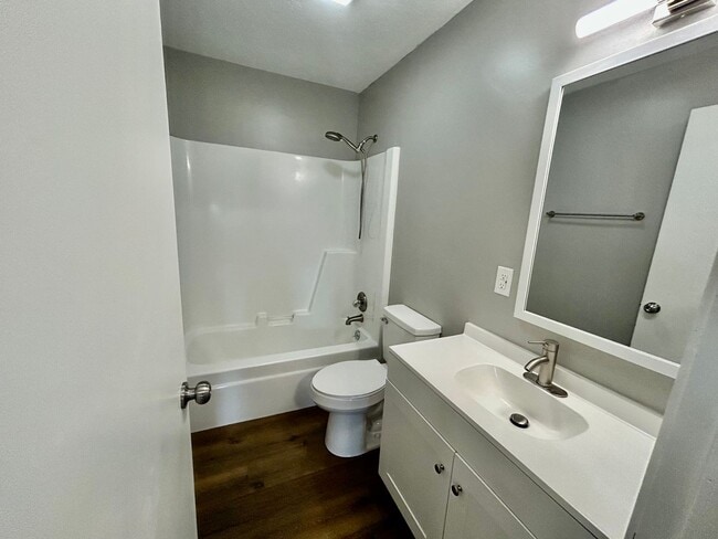 Building Photo - September Rent Free! Modern 3BR Apartment ...