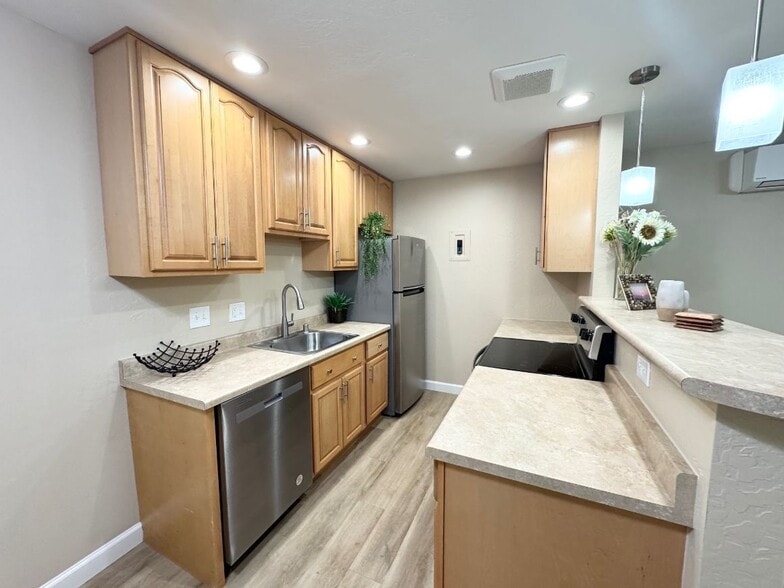 Stainless Steel Appliances - The Court Apartments