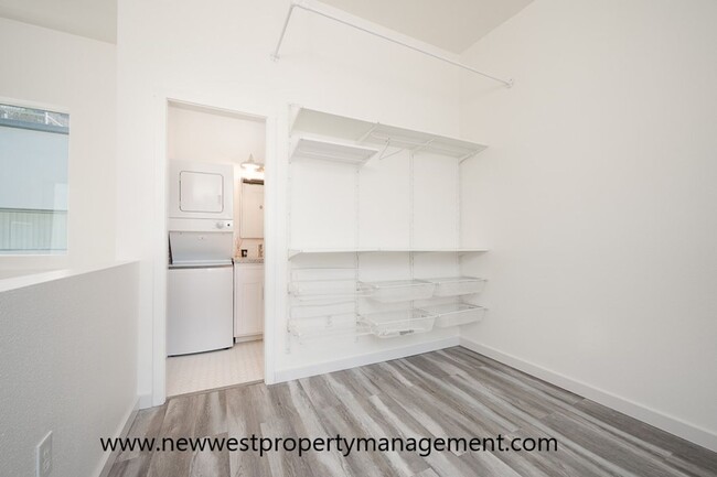 Building Photo - Light and Bright Little Italy Loft at Tita...
