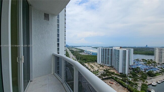 Building Photo - 15901 Collins Ave