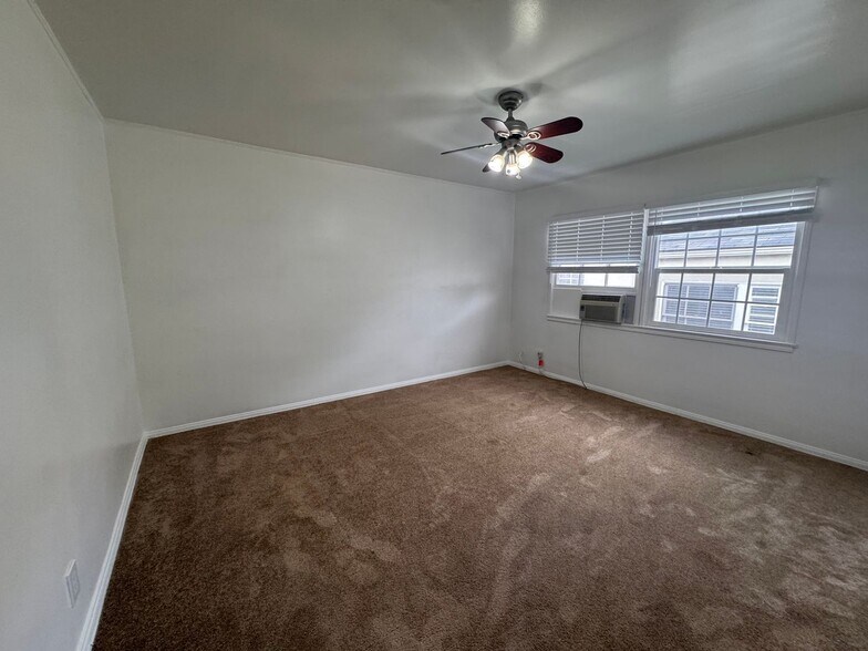 Building Photo - 8575 Holloway Dr