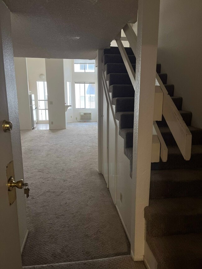 Building Photo - 616 Veteran Ave