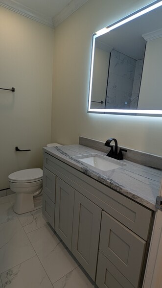 Building Photo - 2632 N Halsted St