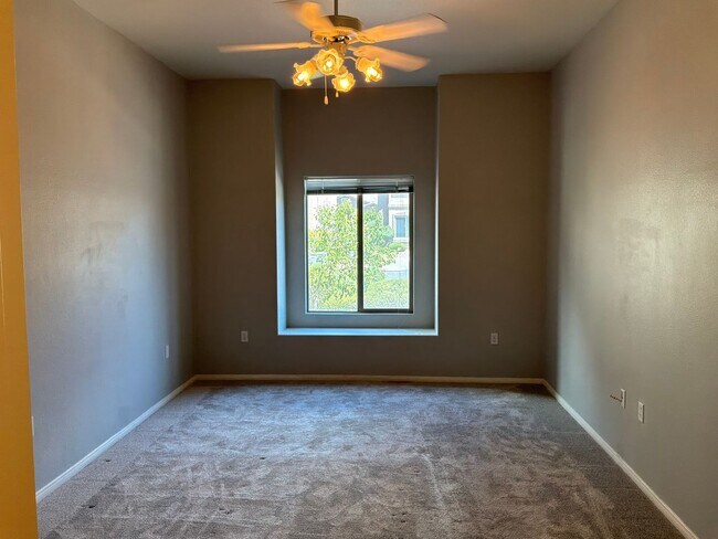Building Photo - Condo 2 bedroom 2 bathroom Gated Entrance