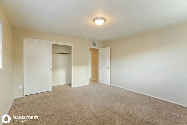 Building Photo - 3305 W Pierson, Phoenix, AZ 85017