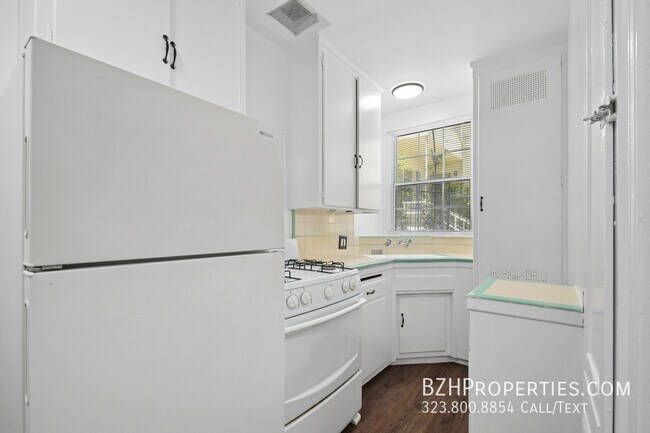 Building Photo - 4010 Los Feliz Blvd