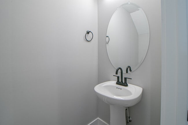 Building Photo - 1607 Jonathan Wade Cir
