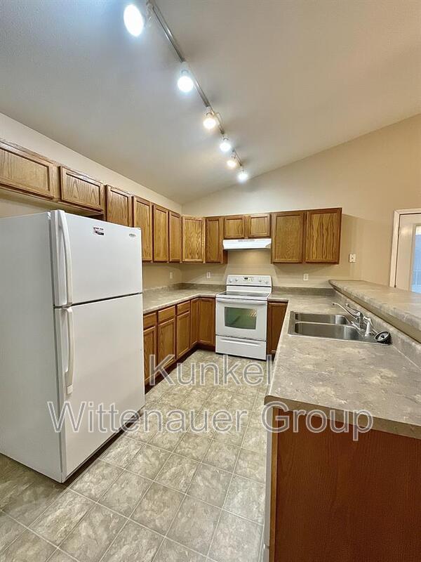 Building Photo - 10909 Kentfield Dr