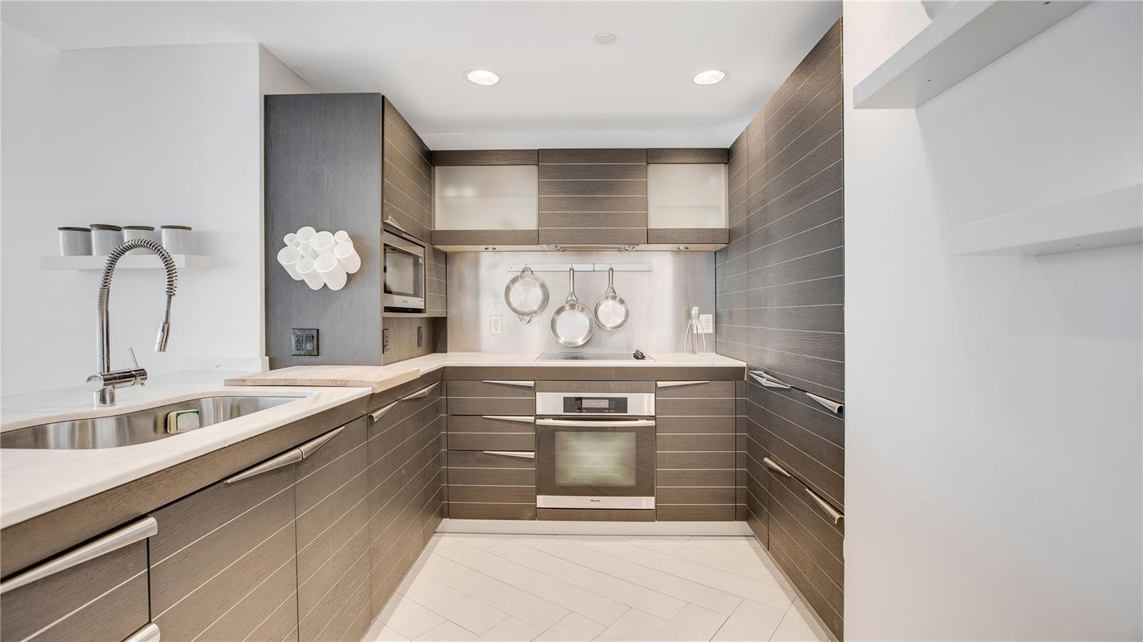 Building Photo - 200 Biscayne Boulevard Way