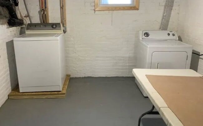 Building Photo - 72 Russell St