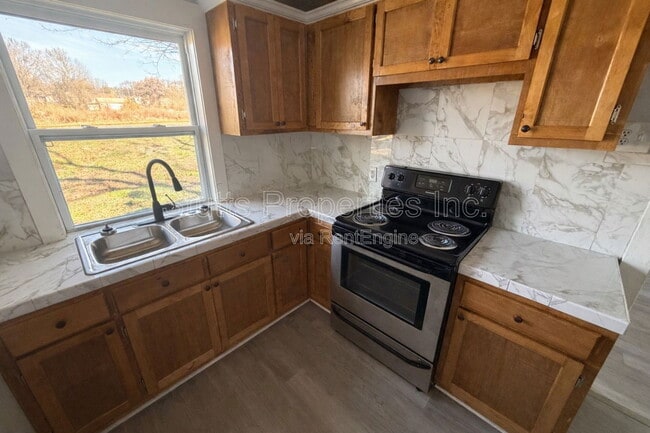 Building Photo - 2410 Veterans Dr