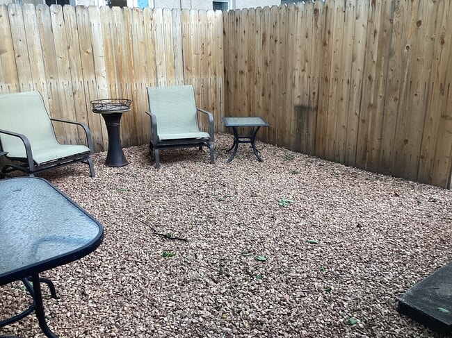 Building Photo - 2-1512 E Routt Ave