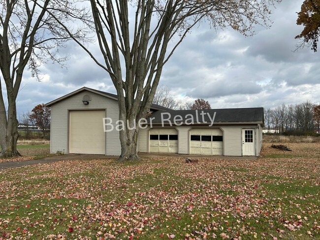 Building Photo - Beautiful County Setting