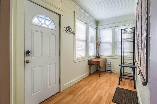 Mudroom - 60 Maplewood Ave