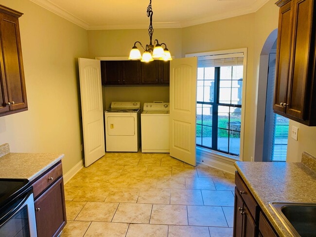 Building Photo - 2005 Stephanie Ct