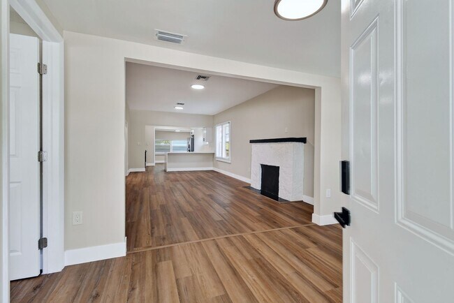 Building Photo - 3714 Morton Ave