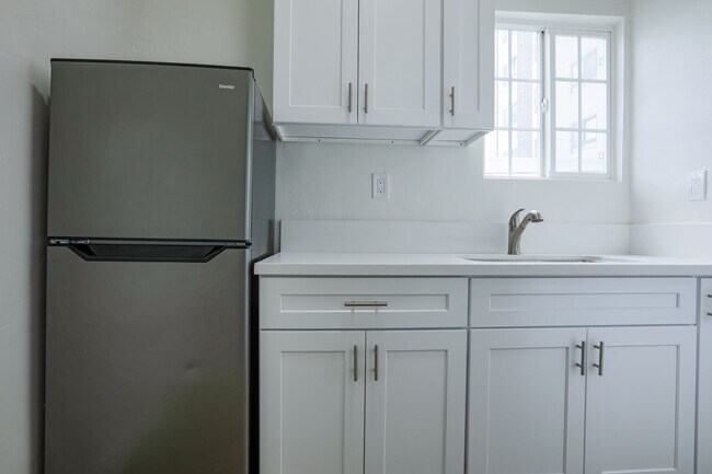 Building Photo - Bright & Inviting 1-Bedroom Apartment