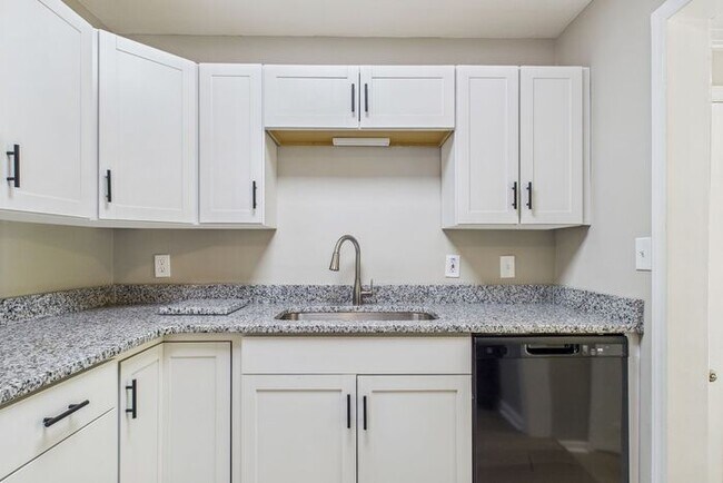 Building Photo - Updated home with New Kitchen, Hardwood Fl...