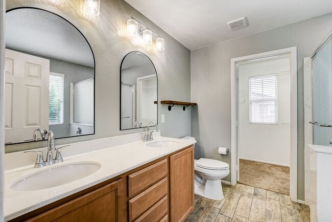 Building Photo - Beautiful 3 Bedroom in Gated Community!