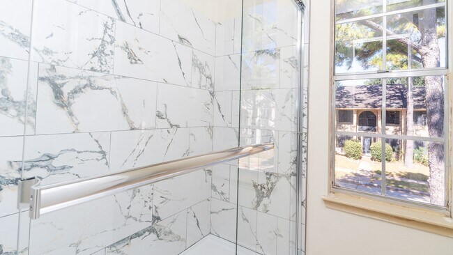 Building Photo - 16123 Cairngorm Ave