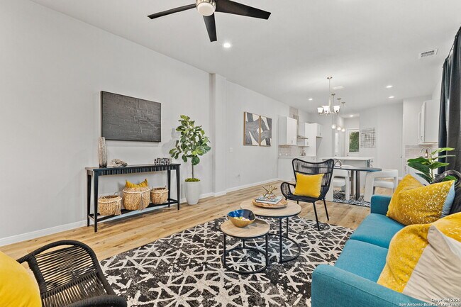Building Photo - Charming 3-Bed Custom Luxury Rental with 2.5 Baths near Downtown San Antonio – 1668 Sq Ft of Comf...