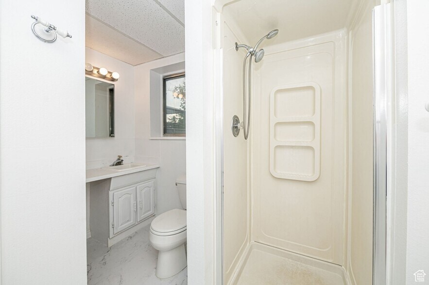 Building Photo - 6329 S Fairwind Dr
