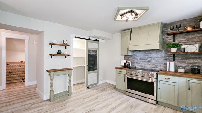 Building Photo - 4033 Lucerne Dr SE