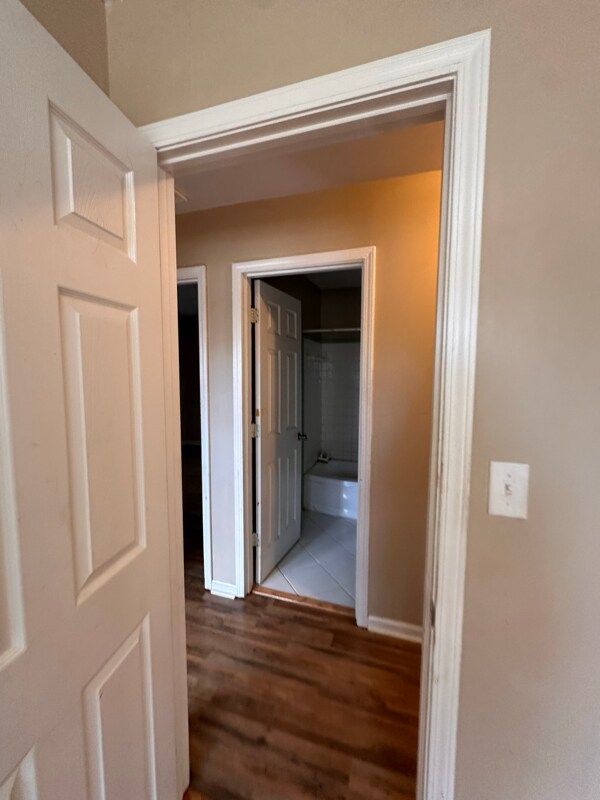 Building Photo - 8403 Robin Hill Dr