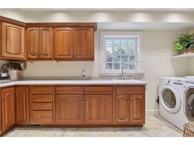 Building Photo - 3 Edina Ct