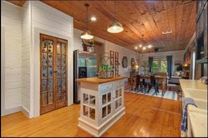 Building Photo - 610 Bohlmann Ave