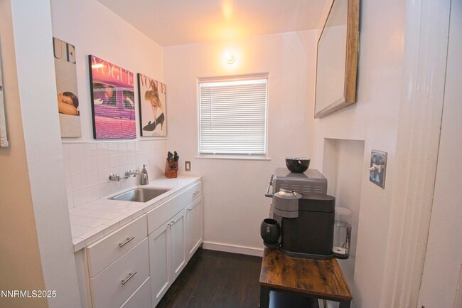 Building Photo - 1360 Plumas St