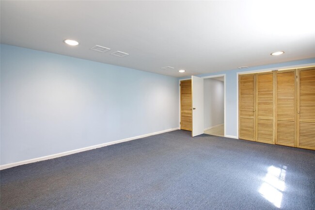 Building Photo - 89 Papermill Rd