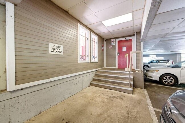 Primary Photo - 1/1 Condo in Gated Community