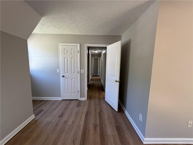 Building Photo - 979 Sugar Crossing Ln