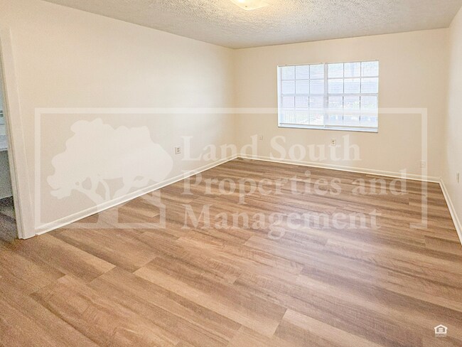 Building Photo - 715 W Daughtery Rd