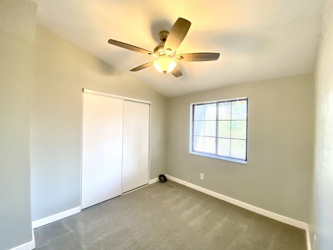 Building Photo - Renovated Townhome with Spacious Yard! W/D...