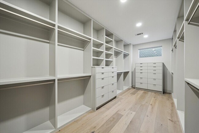 Building Photo - 2129 Quenby St