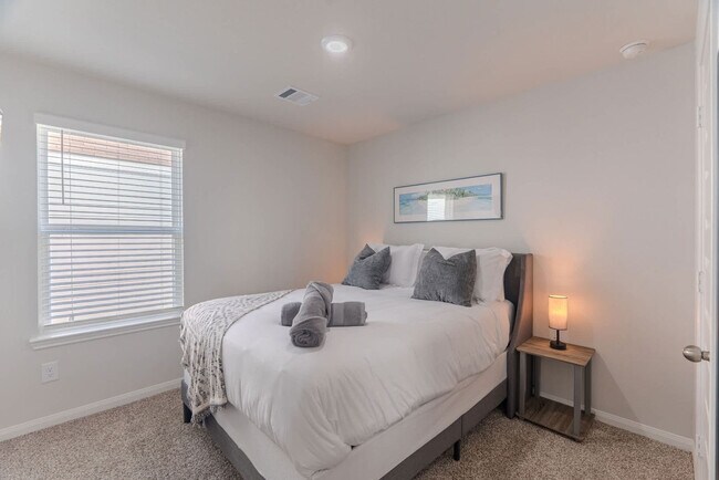 Building Photo - 8110 Alpine Bearberry Dr