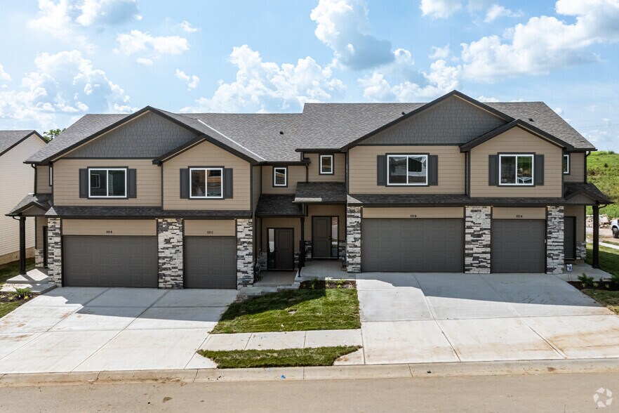 Primary Photo - Fairview Crossing Townhomes