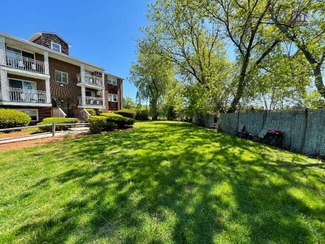 Building Photo - 37 Delmont St