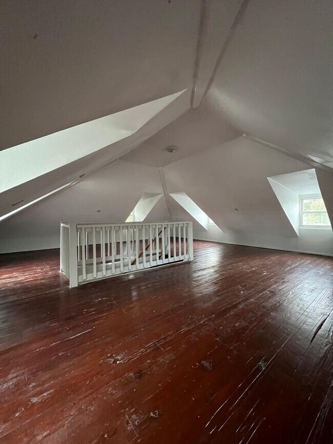 Building Photo - 501 Rugby Rd